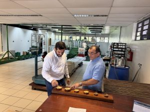 Com apoio do governo, empresa do PI que produz cera de carnaúba concretiza exportação para 35 países